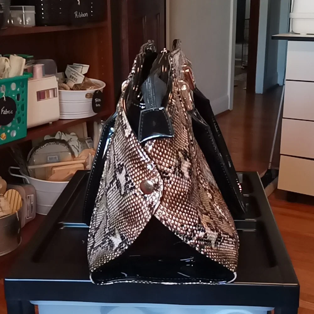 Women's accessory bag/ purse - Picture 2 of 10